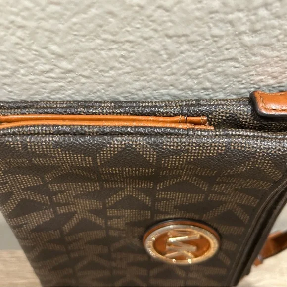 Michael Kors Signature Brown Logo Bag - Picture 11 of 13